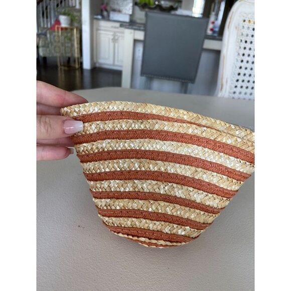 NWT Straw Change Purse - Picture 4 of 5